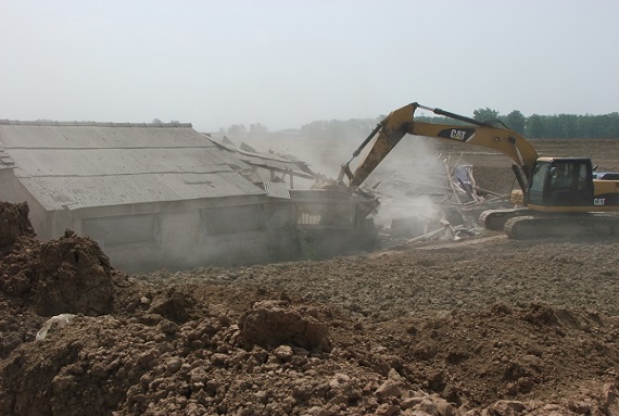 附件2：拆除违建养殖场.JPG